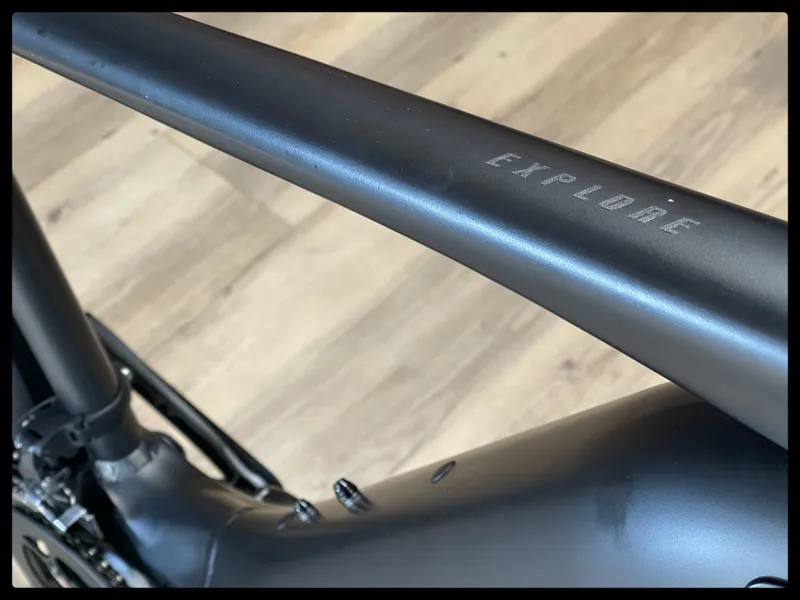 Giant Explore E+ 1 625 Electric Bike in Gunmetal Black-2